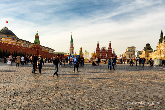 Московский также. Москва впереди. Фото Золотая осень октябрь 21 года красная площадь. Сколько лет Москве сейчас.